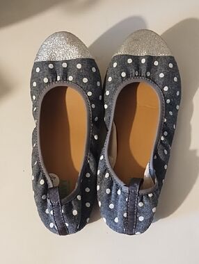 Girls Polka Dot Gray and Silver Ballet Flats Size 3 Girl's. Good Condition.